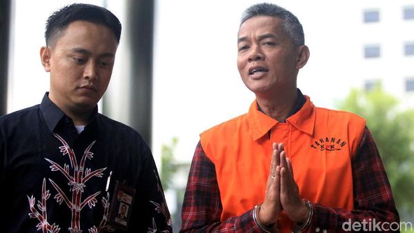 Penampilan Wahyu Setiawan Berompi Tahanan KPK