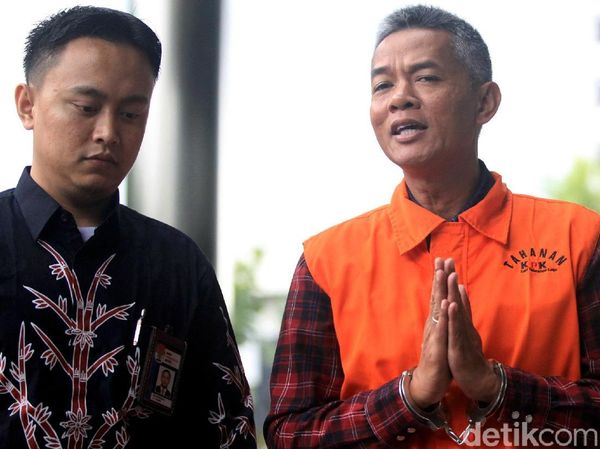 Penampilan Wahyu Setiawan Berompi Tahanan KPK