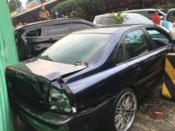 Tertabrak Truk, Volvo Tua Hanya Alami Kerusakan Ini