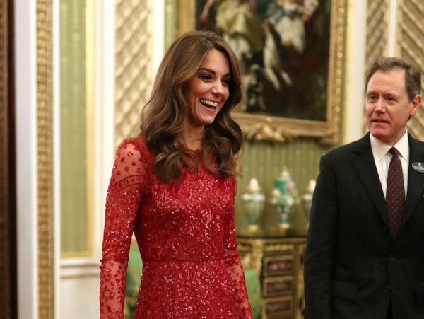 Pasca-Megxit, Kate Middleton Anggun Pakai Gaun Merah Rp 7 Jutaan