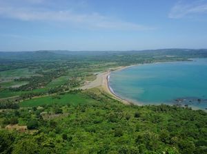 Dari Bukit Hingga Pantai, Ini Wisata Lengkap di Geopark Ciletuh