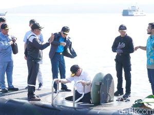 Jokowi Tinjau Kapal Selam Perdana di ASEAN Buatan RI