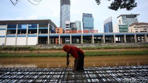 Revitalisasi Trotoar di Sisi Selatan Banjir Kanal Barat