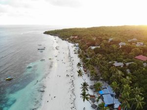 Pariwisata Tanjung Bira Bergeliat Lagi, Diprediksi Membludak 6 Hari ke Depan Pariwisata Tanjung Bira Bergeliat Lagi, Diprediksi Membludak 6 Hari ke Depan