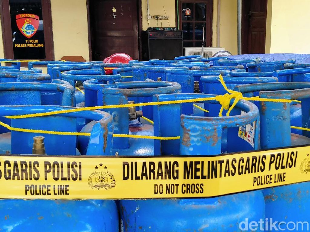 Pengoplos Gas Melon ke Tabung 12 Kg Diciduk, Sehari Raup Ratusan Ribu Pengoplos Gas Melon ke Tabung 12 Kg Diciduk, Sehari Raup Ratusan Ribu