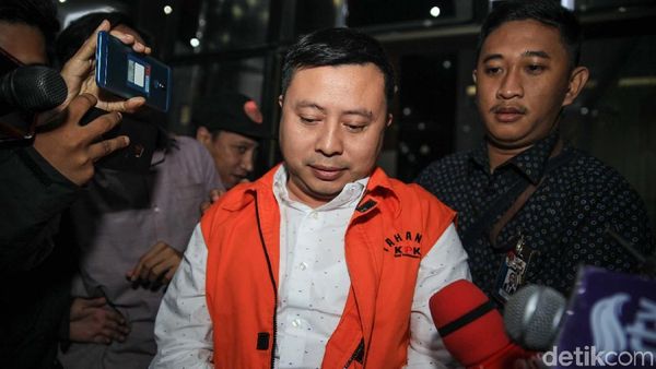 Usai Diperiksa Kasus Suap Wahyu Setiawan, Saeful Tertunduk Lesu