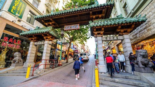 Chinatown San Francisco San Francisco, USA - May 23, 2013: San Francisco Chinatown Gate, main entrance, people visible on the street.