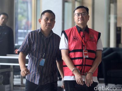 Senyum Benny Tjokro Usai Diperiksa Terkait Kasus Jiwasraya