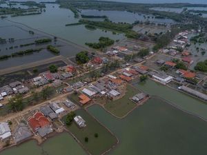 Melihat Lagi Ancaman Abrasi di Utara Bekasi Melihat Lagi Ancaman Abrasi di Utara Bekasi