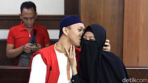 Didampingi Istri, Pria Pengancam Penggal Jokowi Jalani Sidang