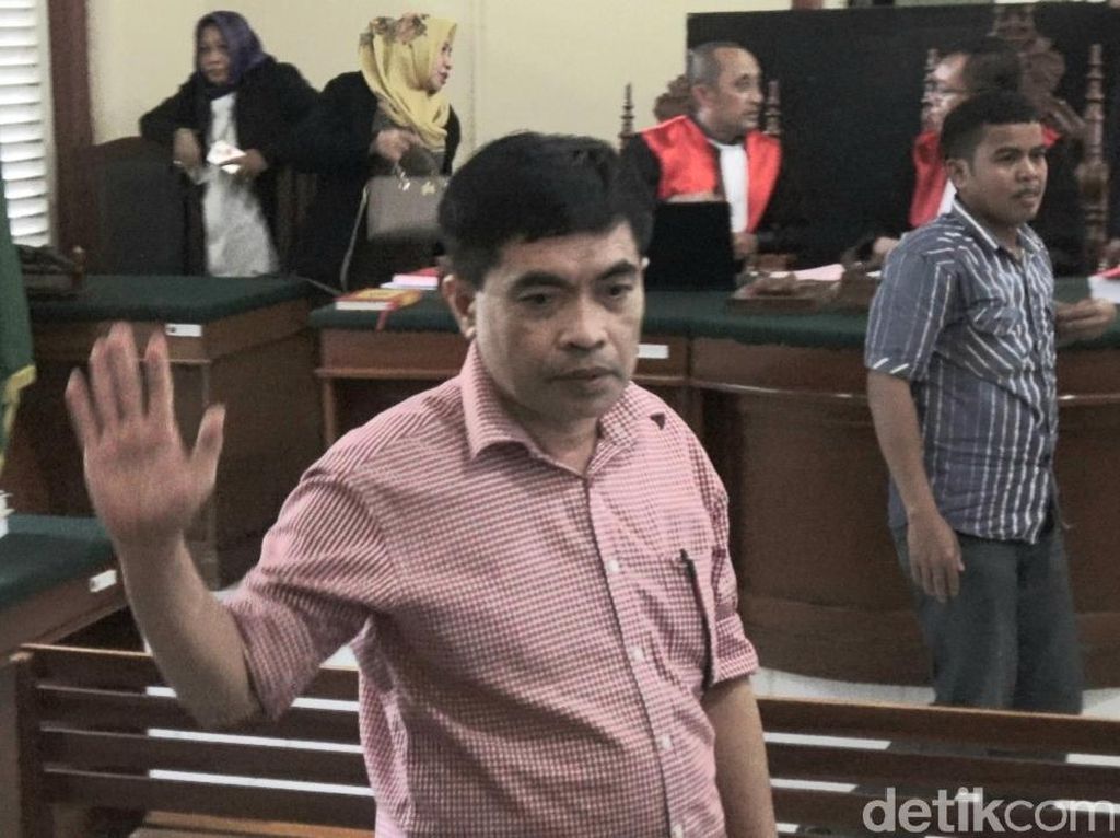 Terbukti Korupsi, Eks Sekretaris-Bendahara KPU Makassar Divonis 5,5 Tahun Bui Terbukti Korupsi, Eks Sekretaris-Bendahara KPU Makassar Divonis 5,5 Tahun Bui
