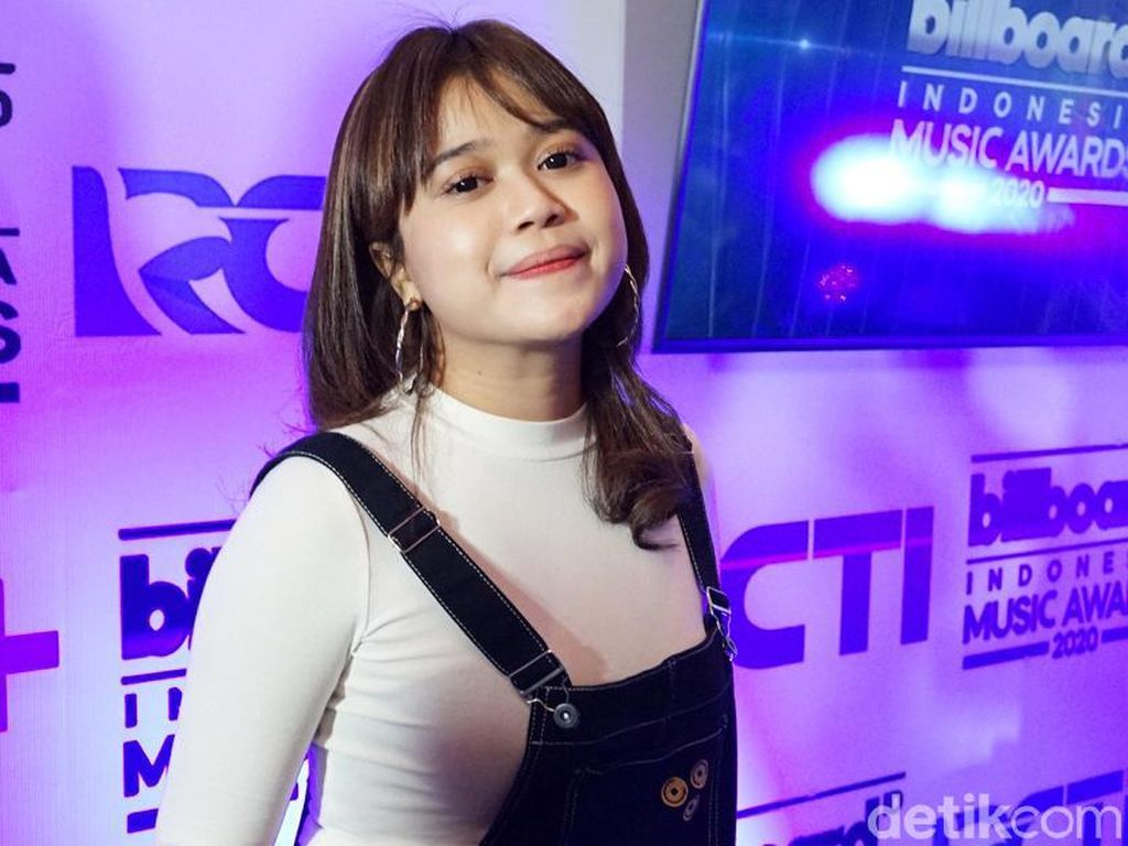 Brisia Jodie Sempat Kerja di Warnet hingga Bolos Kuliah Demi Main Game Brisia Jodie Sempat Kerja di Warnet hingga Bolos Kuliah Demi Main Game