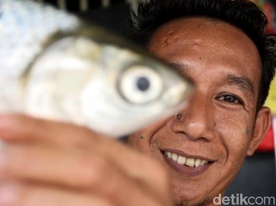 Berburu Ikan Bandeng di Kawasan Pecinan Jakarta