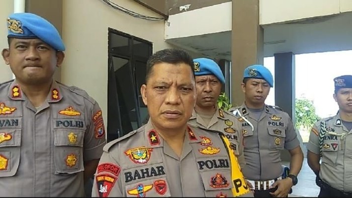 Kapolda Sulbar Akan Sanksi Brimob Terlibat Keributan di Objek Wisata Polman Kapolda Sulbar Akan Sanksi Brimob Terlibat Keributan di Objek Wisata Polman