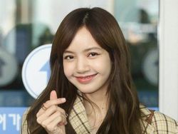 Tak Pakai Poni, Penampilan Lisa BLACKPINK Bikin Pangling
