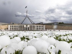 Hujan Es Sebesar Bola Golf di Canberra, Merusak Mobil dan Memecahkan Jendela