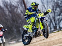 Jelang Tes Pramusim MotoGP, Rossi Geber Motocross