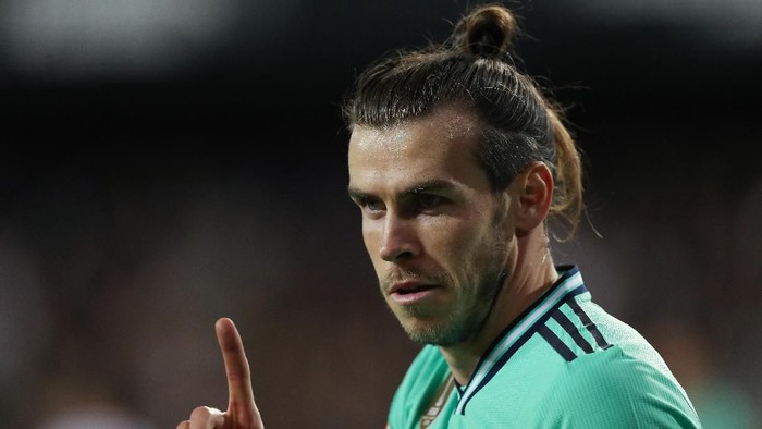 VALENCIA, SPAIN - DECEMBER 15: Gareth Bale of Real Madrid gestures during the Liga match between Valencia CF and Real Madrid CF at Estadio Mestalla on December 15, 2019 in Valencia, Spain. (Photo by Angel Martinez/Getty Images)