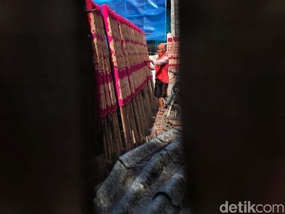 Melihat Proses Pembuatan Hio di Tangerang