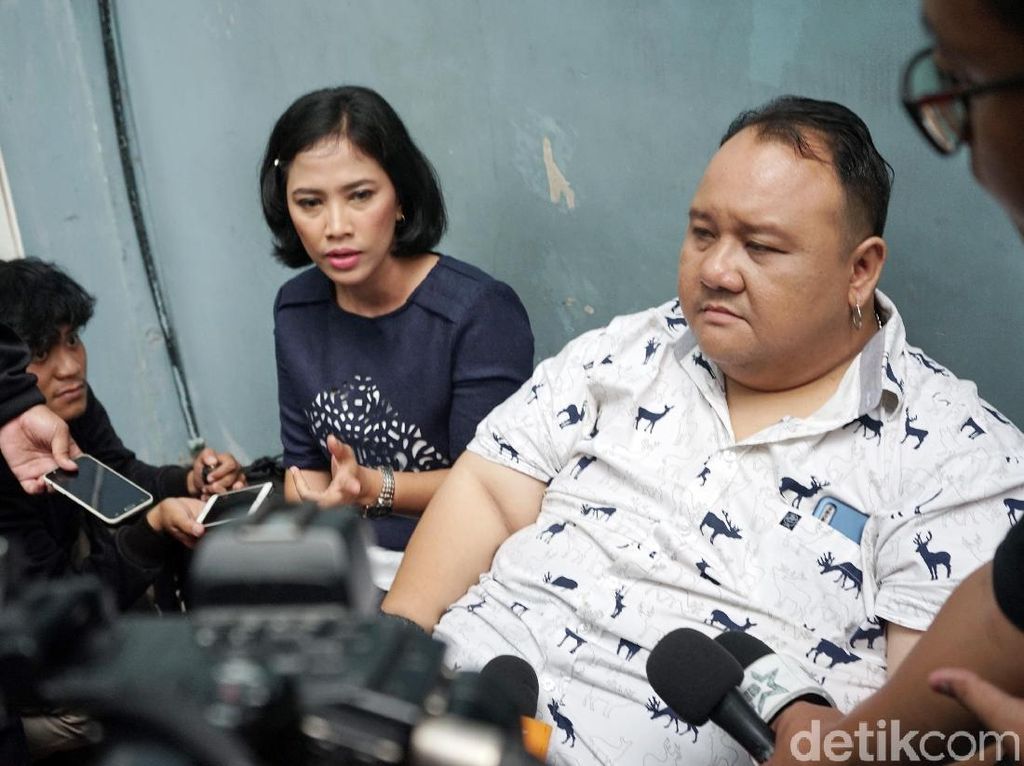 Rony Dozer Serangan Jantung, Nyeri Dada-Sesak Napas Seperti Ini Wajib Diwaspadai Rony Dozer Serangan Jantung, Nyeri Dada-Sesak Napas Seperti Ini Wajib Diwaspadai
