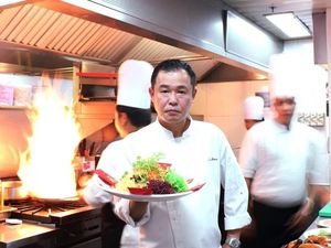 Rayakan Imlek dengan  Yu Sheng dan Bebek Panggang di Restoran Ini