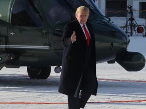 Saat Pemakzulan Sampai di Senat AS, Donald Trump Mendarat di Swiss