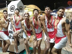 Joget Ayam dan Suki Happy, Aksi Lucu Pelayan Restoran yang Jago Joget