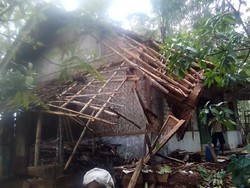 Angin Kencang Rusak Belasan Rumah di Ciamis