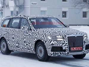 Mobil Vladimir Putin Bakal Ada Versi SUV, Kabarnya Mirip Rolls-Royce Mobil Vladimir Putin Bakal Ada Versi SUV, Kabarnya Mirip Rolls-Royce