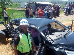 Mobil Vs KA di Perlintasan Tanpa Palang Pintu di Batang, 2 Tewas