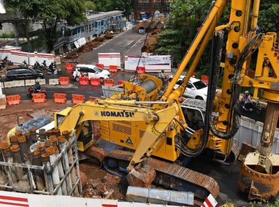 Rute TransJakarta Dialihkan Imbas Pembangunan LRT di Sudirman