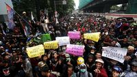 Aksi Ratusan Warga Priok Geruduk Kantor Kemenkum HAM
