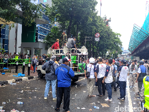 Massa 221 Priok Bersatu Bubar Usai Demo Yasonna, Lalin HR Rasuna Said Lancar Massa 221 Priok Bersatu Bubar Usai Demo Yasonna, Lalin HR Rasuna Said Lancar