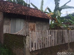 Mengunjungi Rumah Nenek yang Viral Ditendang dan Diseret di Pasar