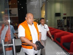 KPK Tahan Penyuap Bupati Solok Selatan Muzni Zakaria