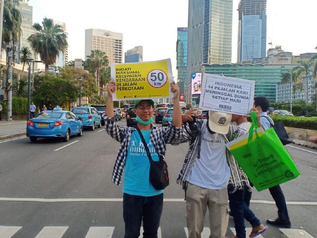 Dinilai Tak Ramah, Pembangunan JPO di DKI Ditolak Koalisi Pejalan Kaki Dinilai Tak Ramah, Pembangunan JPO di DKI Ditolak Koalisi Pejalan Kaki