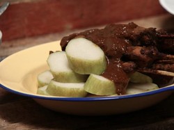 Siang Ini Bisa Makan Sate Ayam Rp 20 Ribu di Tempat Ini