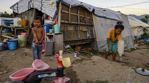 Melihat Korban Gempa Palu yang Masih Bertahan di Tenda Darurat
