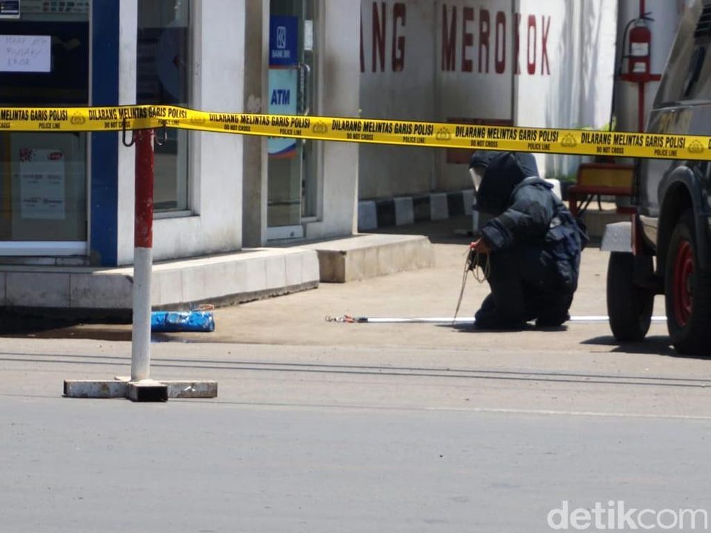 Polisi: Rangkaian Mirip Bom di SPBU Pekalongan Merupakan Teror Polisi: Rangkaian Mirip Bom di SPBU Pekalongan Merupakan Teror