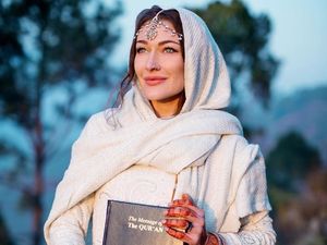 Kisah Rosie Gabrielle, Biker Cantik yang Jadi Mualaf Usai Travelling