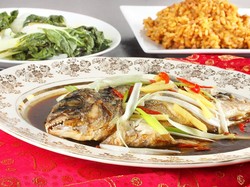 5 Fakta Unik Mengapa Ikan Utuh Harus Disajikan Saat Imlek