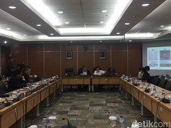 Dipanggil DPRD DKI, Pemprov Klarifikasi soal Penebangan Pohon di  Monas