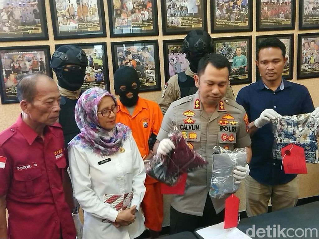 Video: Bejat! Ayah Perkosa Dua Anak Kandung di Trenggalek Video: Bejat! Ayah Perkosa Dua Anak Kandung di Trenggalek