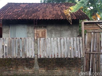 Rumah Nenek Rubingah yang Ditendang dan Diseret di Pasar