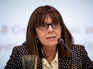 Ekaterini Sakellaropoulou Terpilih Jadi Presiden Perempuan Pertama Yunani Ekaterini Sakellaropoulou Terpilih Jadi Presiden Perempuan Pertama Yunani