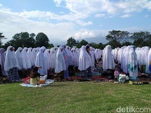 Video Warga Aceh Besar Ramai-ramai Salat Istisqa