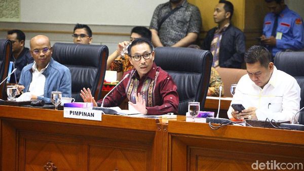 Tok! Komisi III DPR Tetapkan 5 Hakim Agung