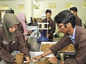 Semen Indonesia Revitalisasi Laboratorium Universitas Bung Hatta