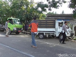 Kecelakaan Beruntun di Polewali Mandar, Dua Orang Terjepit Badan Mobil