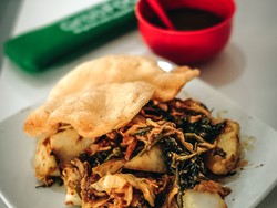 Menjajal Nikmatnya Lotek Kalipah Apo 42 di Bandung